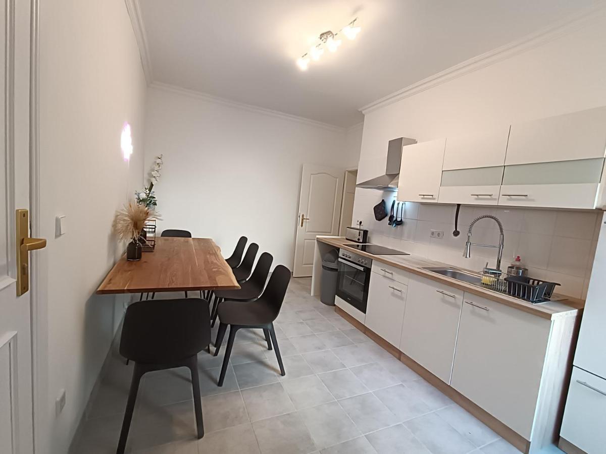 2 Bedroom In Kreuzberg Apartment